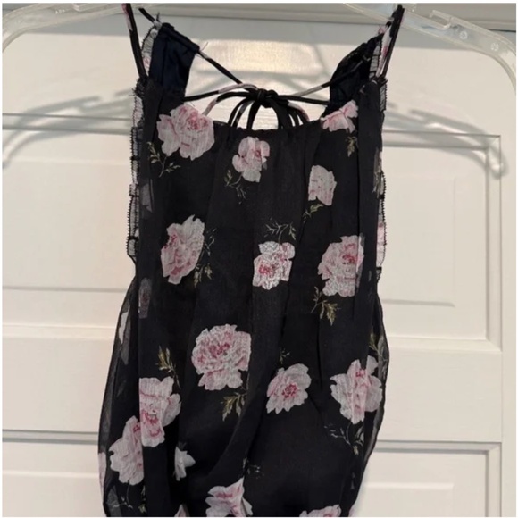 Beautiful Floral Dress - Picture 3 of 6